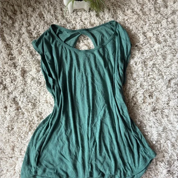 Stylish Green Women's Muscle Tee - Picture 2 of 4